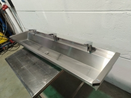 Intersan s/s washbasin with 3 taps